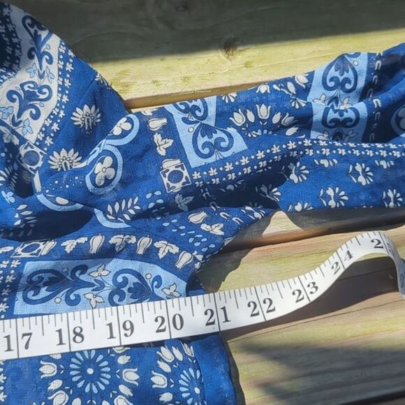 Adrienne Vittadini women's Medium long sleeve collared sheer blue and white top - Picture 7 of 7